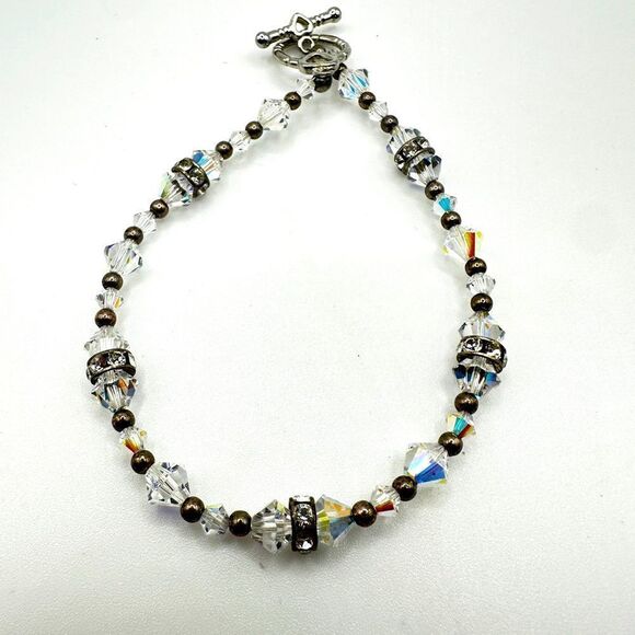 Unbelievable AB Crystal with silver tone accented bracelet! - Picture 1 of 12